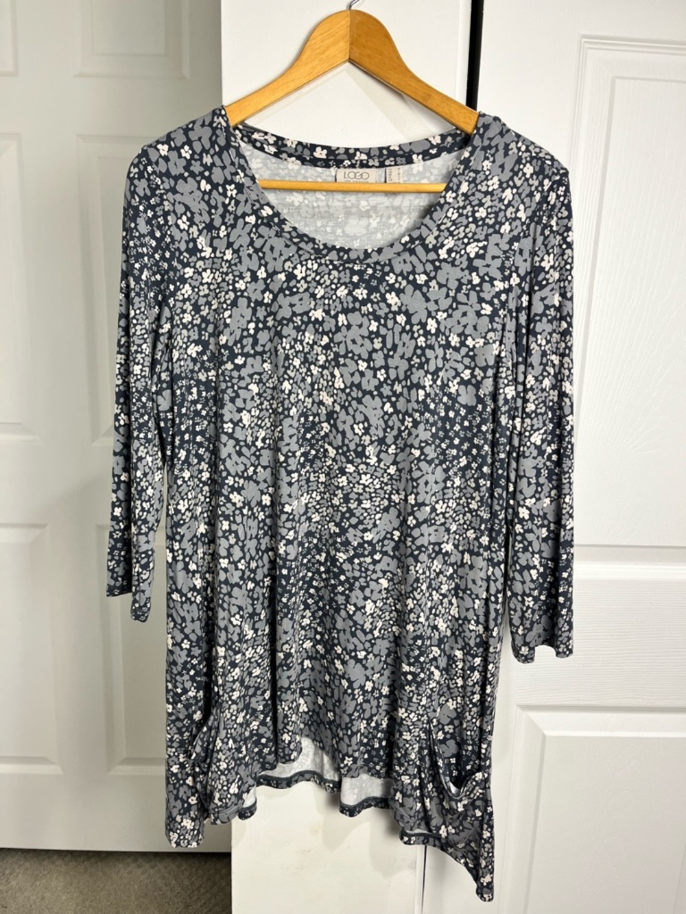 LOGO by Lori Goldstein Printed Rayon Hi-Lo Top Waterfall Sides Front Pockets Med